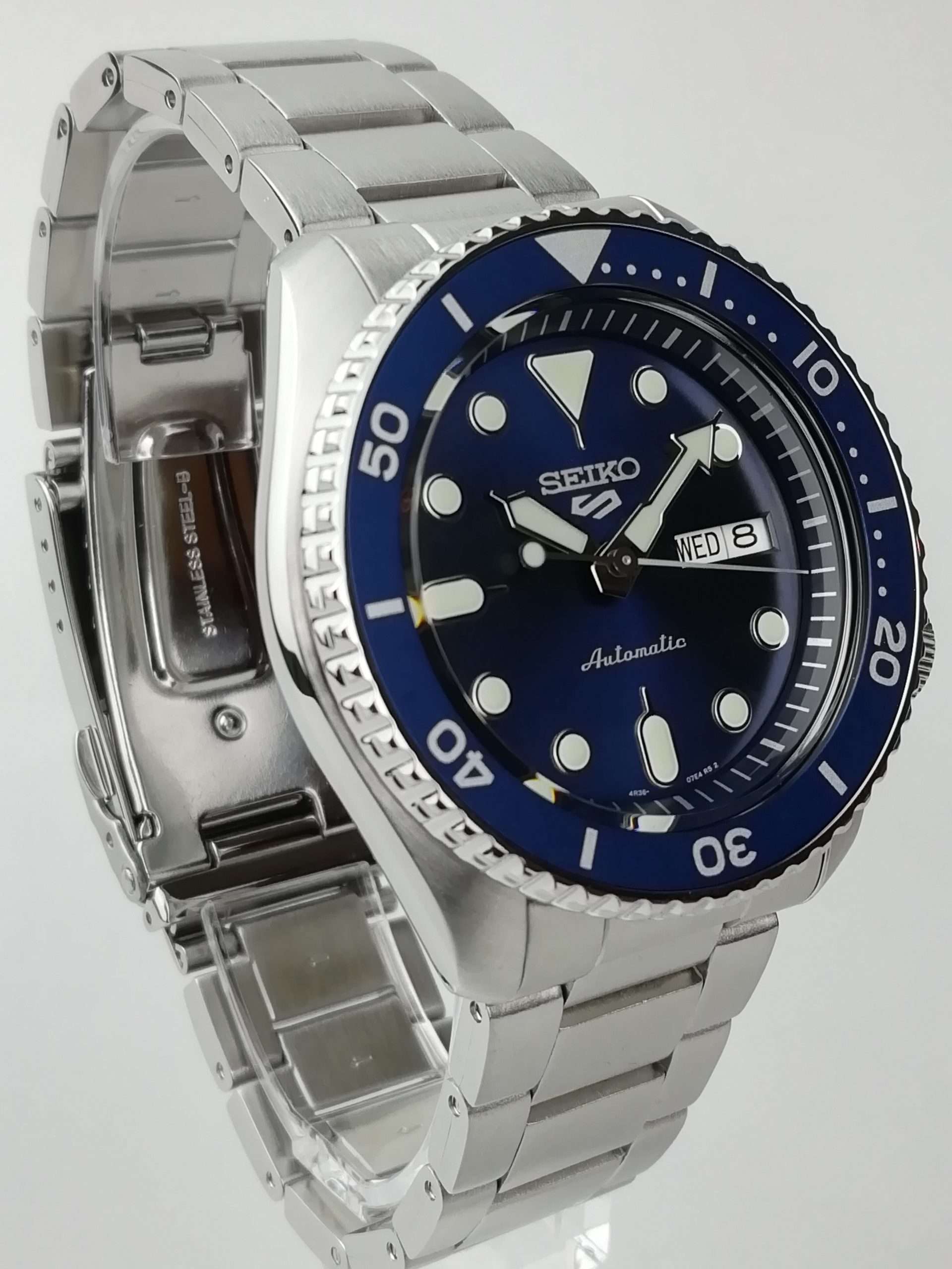 seiko 5 sports diameter